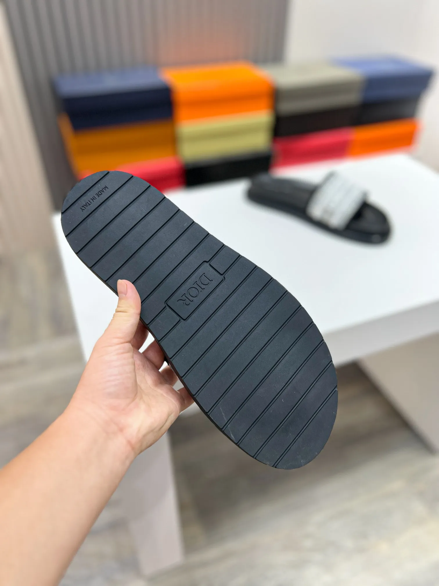 Men's men's shoes💰320【DIOR】🐝🐝Top version. 2024ss Dior’s latest men’s slippers are a must-have. Dior Alias ​​Men's Genuine Leather Slippers This summer new Alias ​​sandal embodies a casual and elegant style. Carefully crafted from grained cow leather and Oblique printed fabric, with cowhide lining! Cross-strap design with metal-clad brass CD Diamond logo. The imported cowhide leather and rubber sole adds sophistication and comfort, while Oblique print-effect anti-slip panels add style. Size39-44 (customized at 38.45)